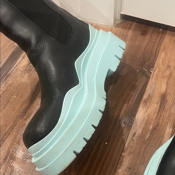 Bottega Veneta Black and Aqua Platform Boots - Picture 3 of 9
